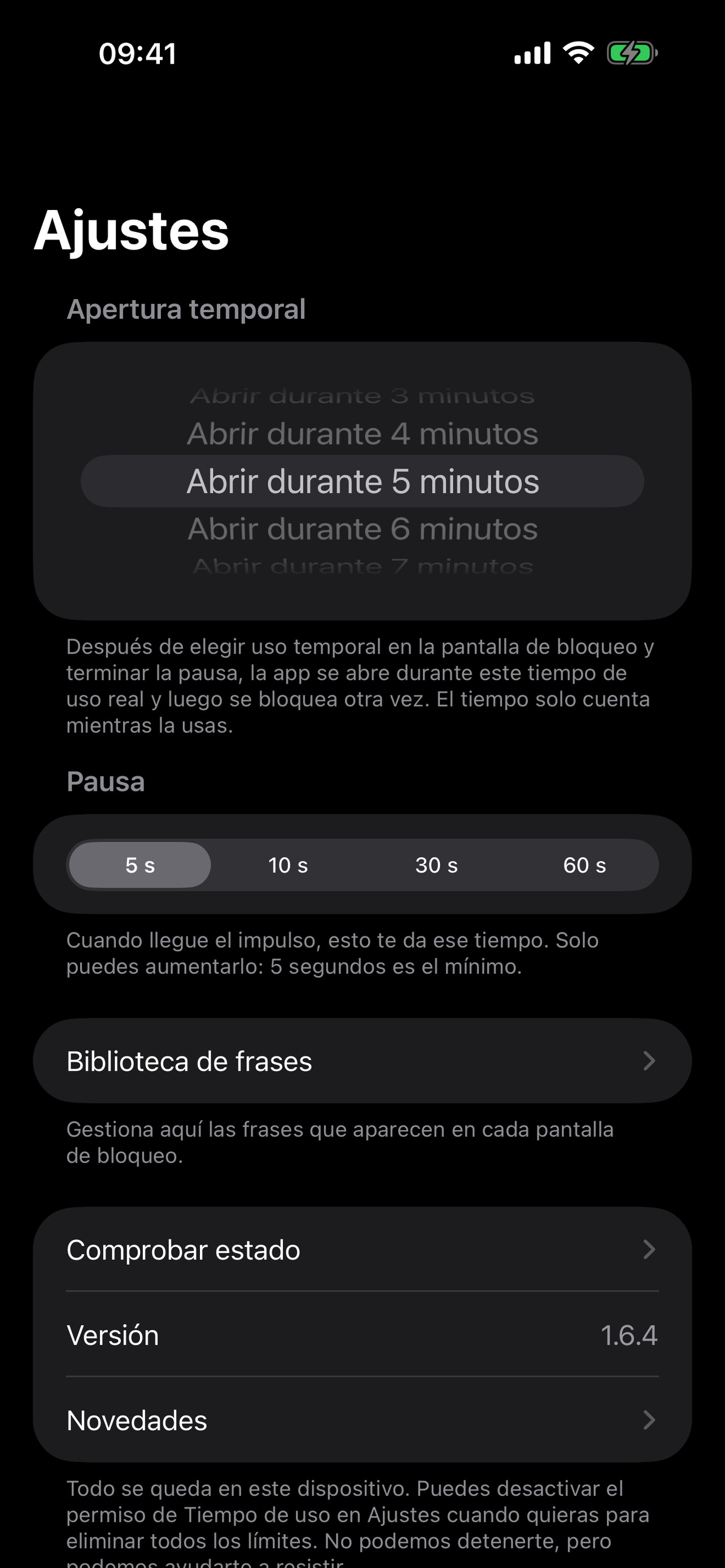 Pantalla de ajustes con uso temporal, pausa de calma, biblioteca de frases y comprobación de estado.